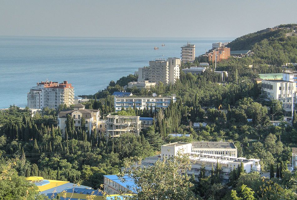 Сантехник алушта. Алушта Крым Профессорский уголок. Алушта Профессорский уголок панорама. Крым Алушта Профессорский уголок набережная. Профессорский городок Алушта.