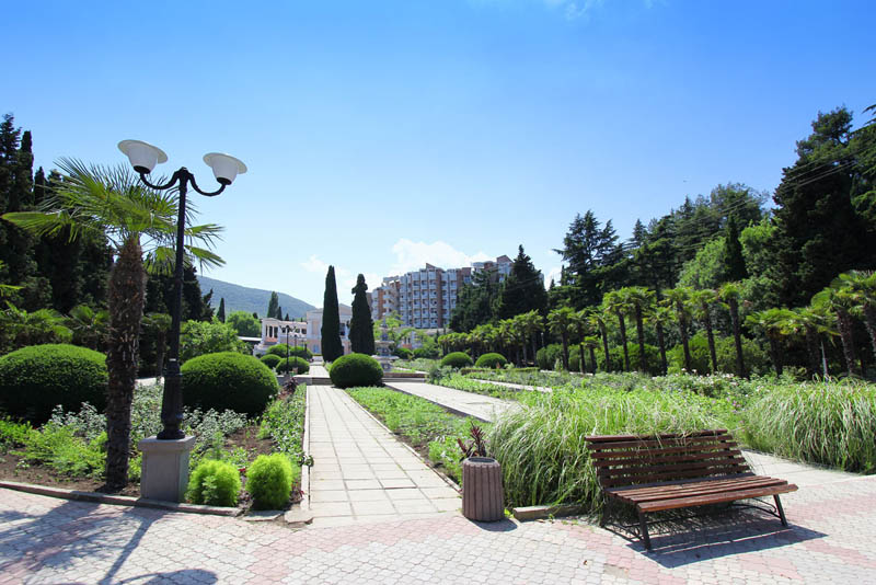 Алушта парковая улица. Алуштинский парк. Алушта Профессорский уголок парк. Ривьера парк Алушта. Алушта Профессорский уголок набережная.